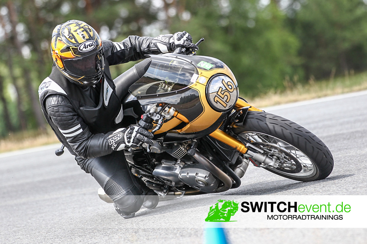 Gross Dölln Kurventraining Motorrad | SWITCHevent